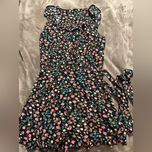 Kate Spades ♠️ Size 6 floral print crew neck.